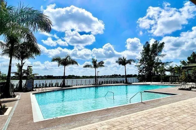 $475,000 | 340 Northeast 208th Terrace, Unit 340, Miami, FL 33179