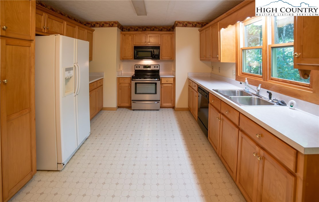 489 Astor Cook Road Blowing Rock, NC 28605 - Photo 8 of 24