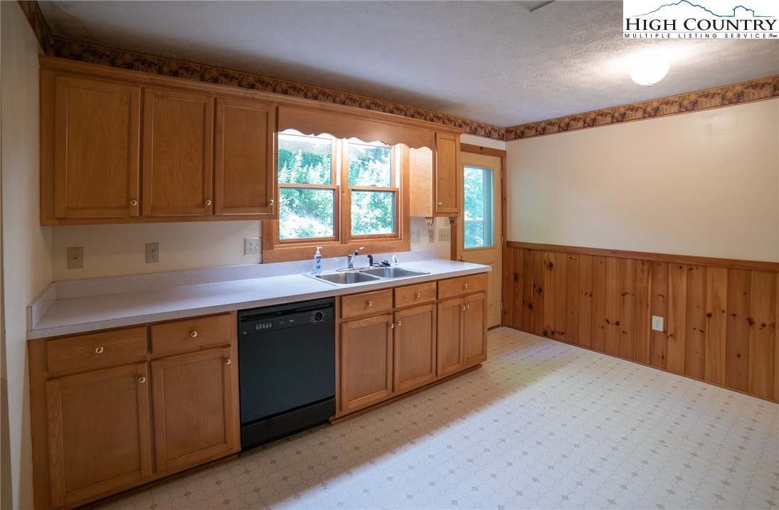 489 Astor Cook Road Blowing Rock, NC 28605 - Photo 9 of 24