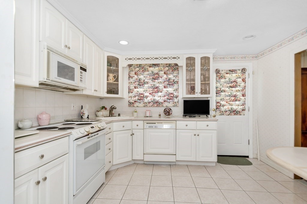 77 Standish Road Lynn, MA 01904 - Photo 8 of 33 Gallery Image 8