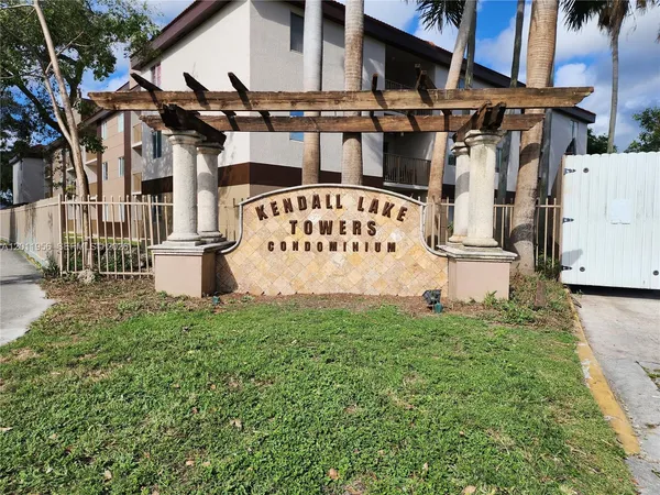 $3,200 | 15241 Southwest 80th Street, Unit 201, Miami, FL 33193