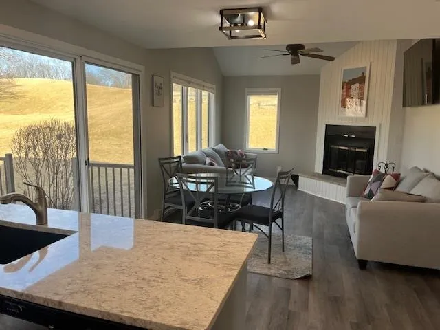 $205,000 | 10 Farmstead Drive, Galena, IL 61036