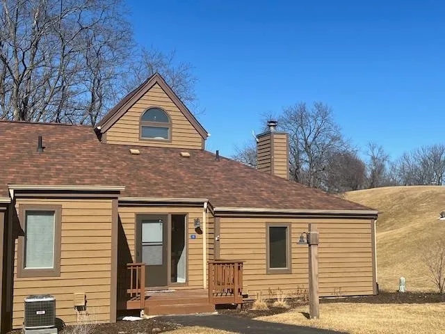 $205,000 | 10 Farmstead Drive, Galena, IL 61036