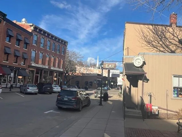 $205,000 | 10 Farmstead Drive, Galena, IL 61036