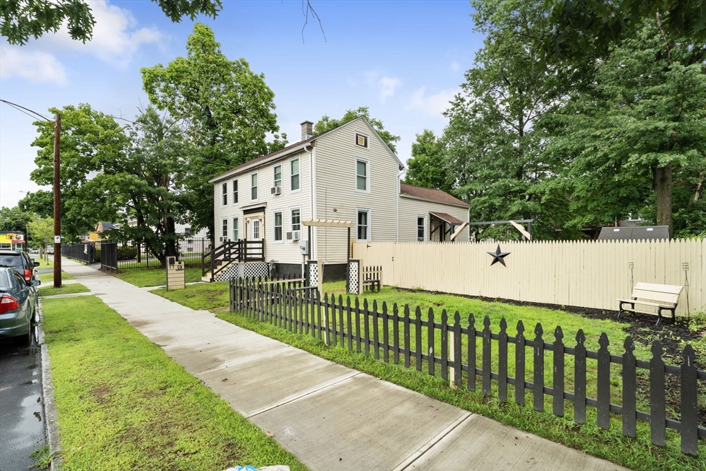 19 Suffolk Street Springfield, MA 01109 - Photo 3 of 27