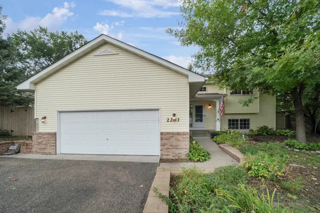 $425,000 | 2203 Chateau Lane, Mound, MN 55364