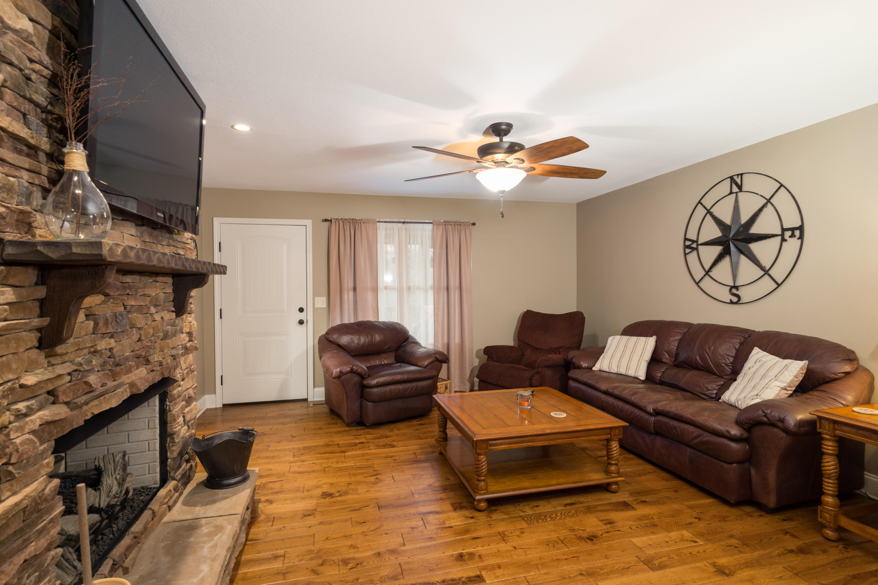 321 Timberline Circle Soddy Daisy, TN 37379 - Photo 11 of 29 Living Room