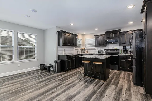 $399,950 | 949 North Cottonwood Court, Tonganoxie, KS 66086