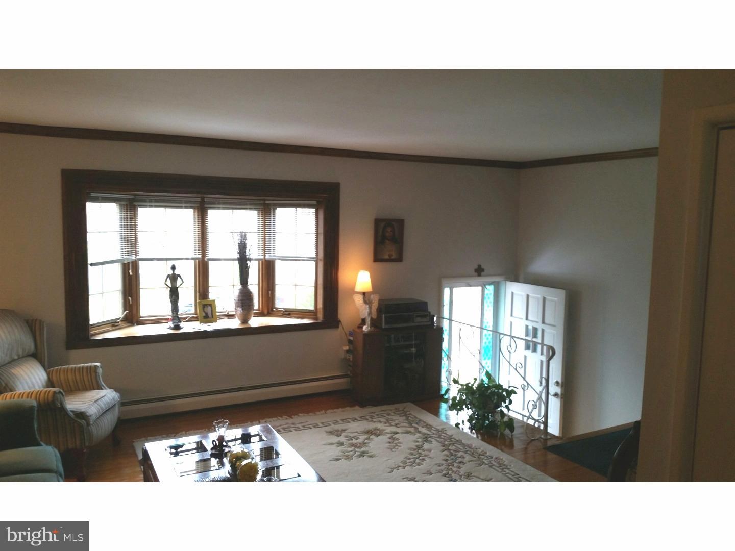 3416 Brookview Road Philadelphia, PA 19154 - Photo 2 of 22 Living Room