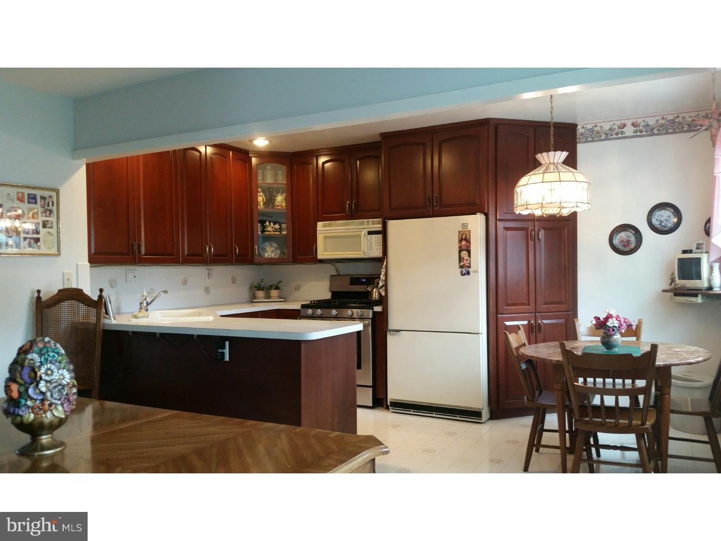 3416 Brookview Road Philadelphia, PA 19154 - Photo 7 of 22 Kitchen