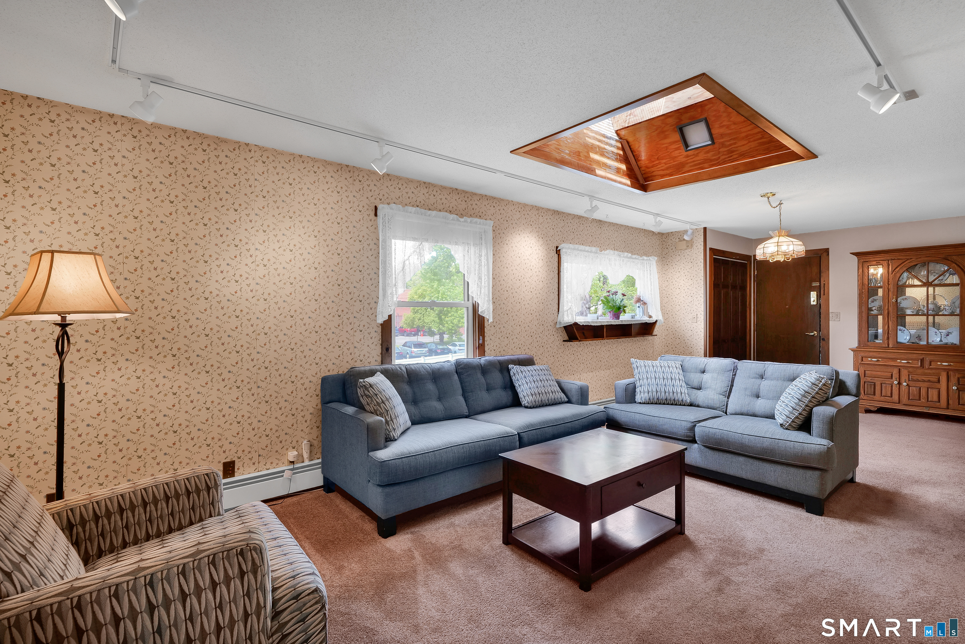 172 Nott Street Wethersfield, CT 06109 - Photo 19 of 35 2nd flr living room with skylight