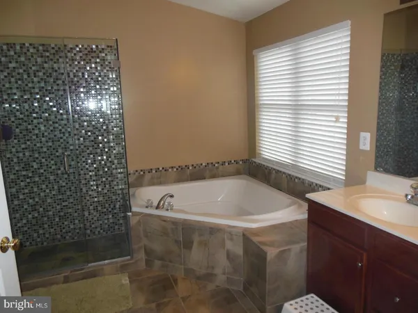$3,350 | 25838 Norrington Square, Chantilly, VA 20152