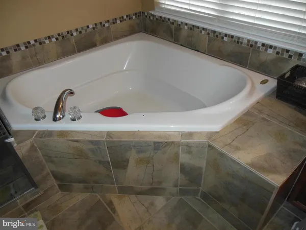 $3,350 | 25838 Norrington Square, Chantilly, VA 20152