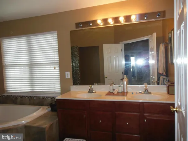 $3,350 | 25838 Norrington Square, Chantilly, VA 20152