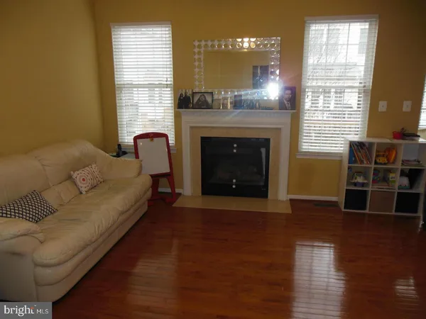 $3,350 | 25838 Norrington Square, Chantilly, VA 20152