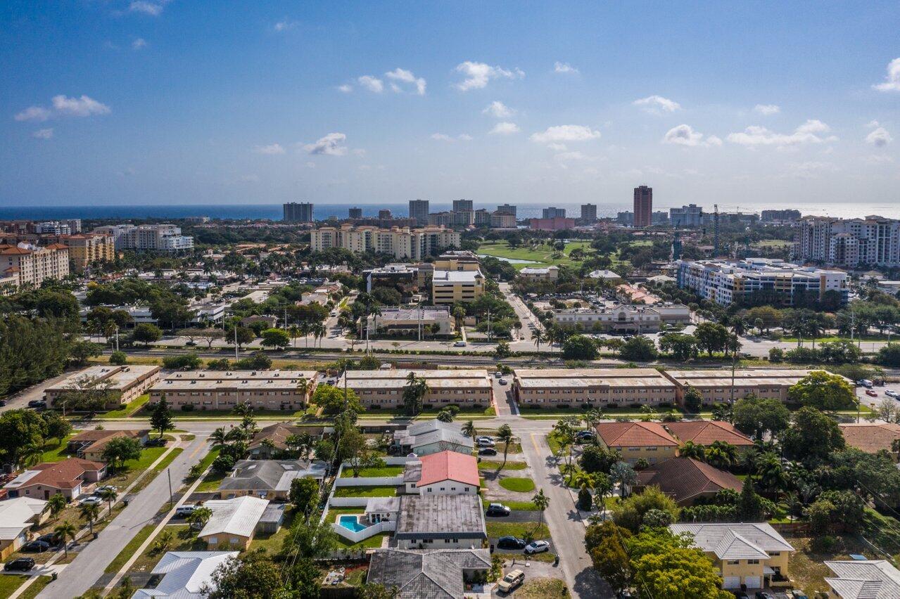 209 Southwest 6th Street, Unit 209 Boca Raton, FL 33432 - Photo 34 of 37 a view of a city