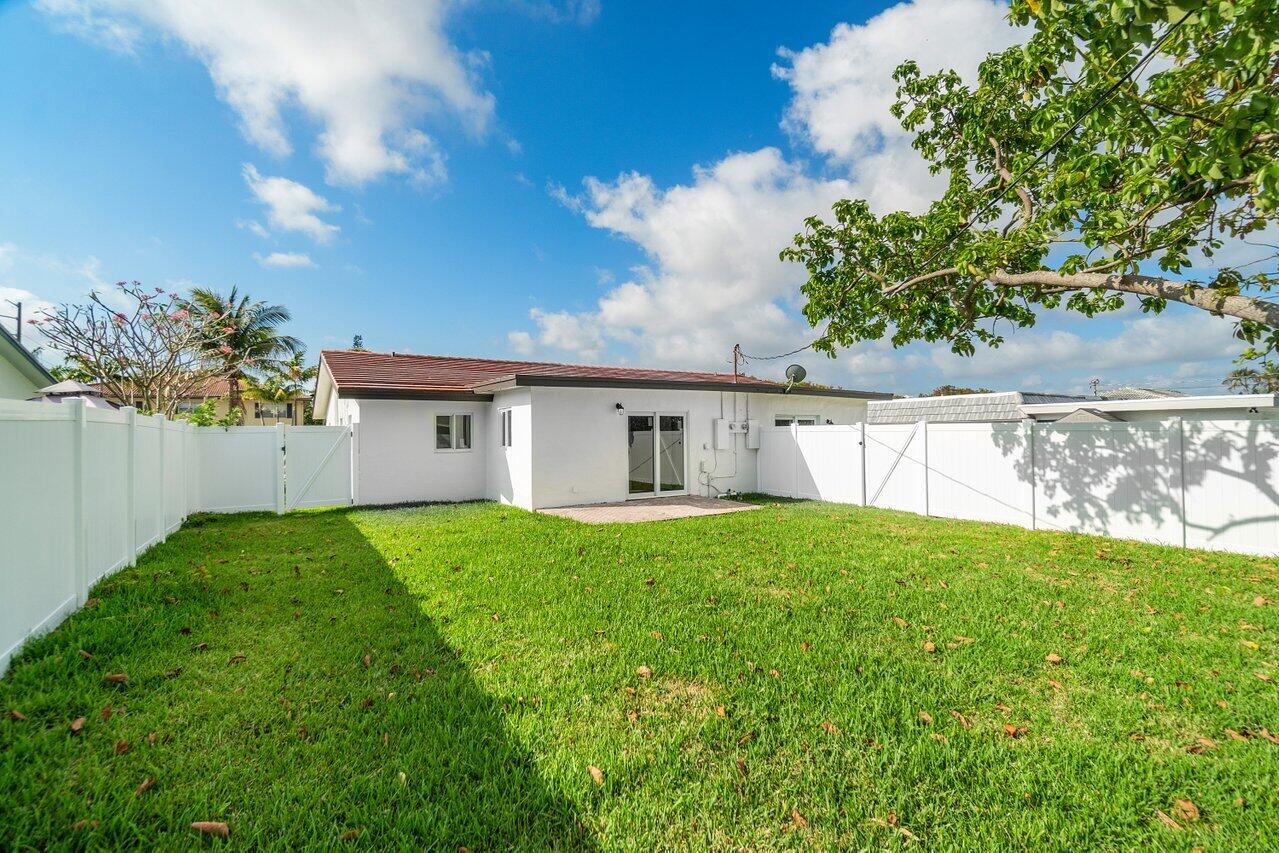 209 Southwest 6th Street, Unit 209 Boca Raton, FL 33432 - Photo 8 of 37 a view of a backyard with plants and a garden