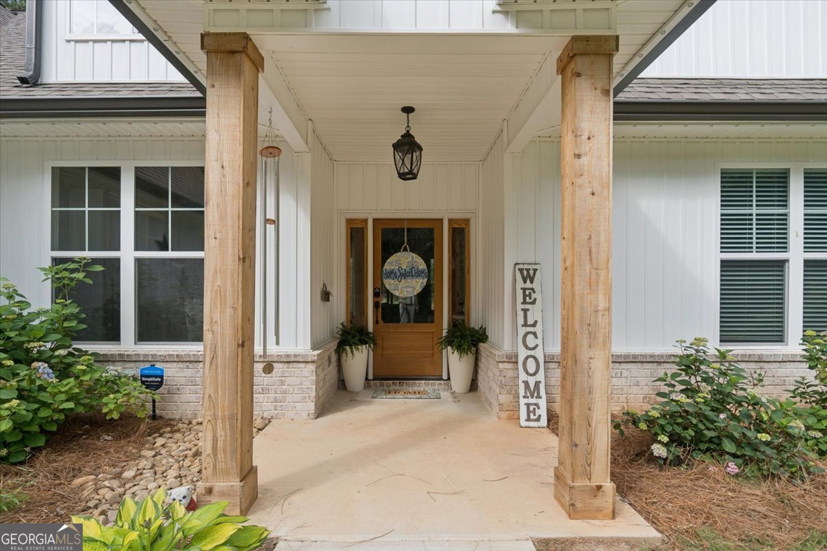 683 Teagle Road Forsyth, GA 31029 - Photo 5 of 50 a view of a entryway of the house