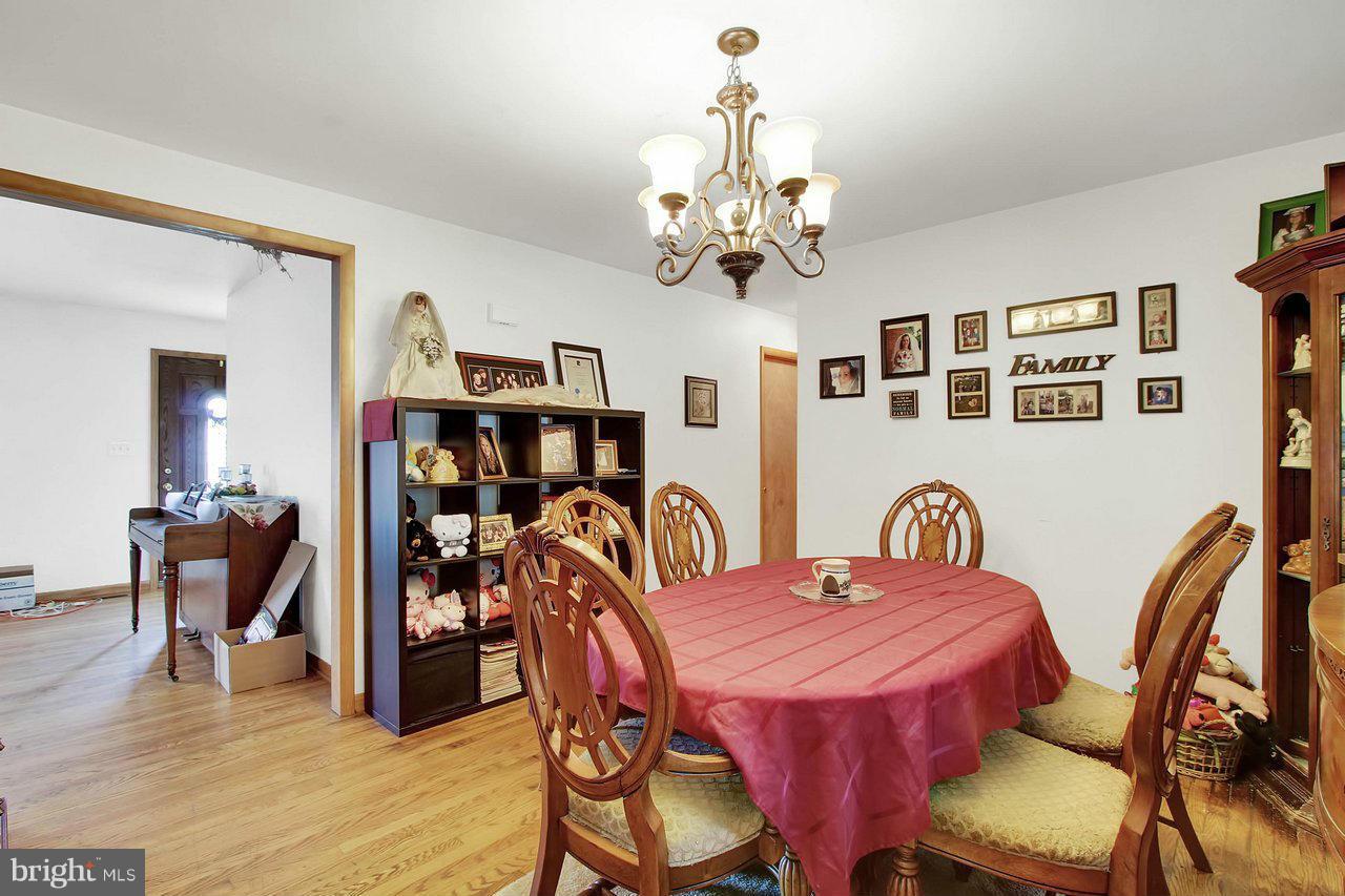 9504 Dawnvale Road Baltimore, MD 21236 - Photo 5 of 28 Dining Room