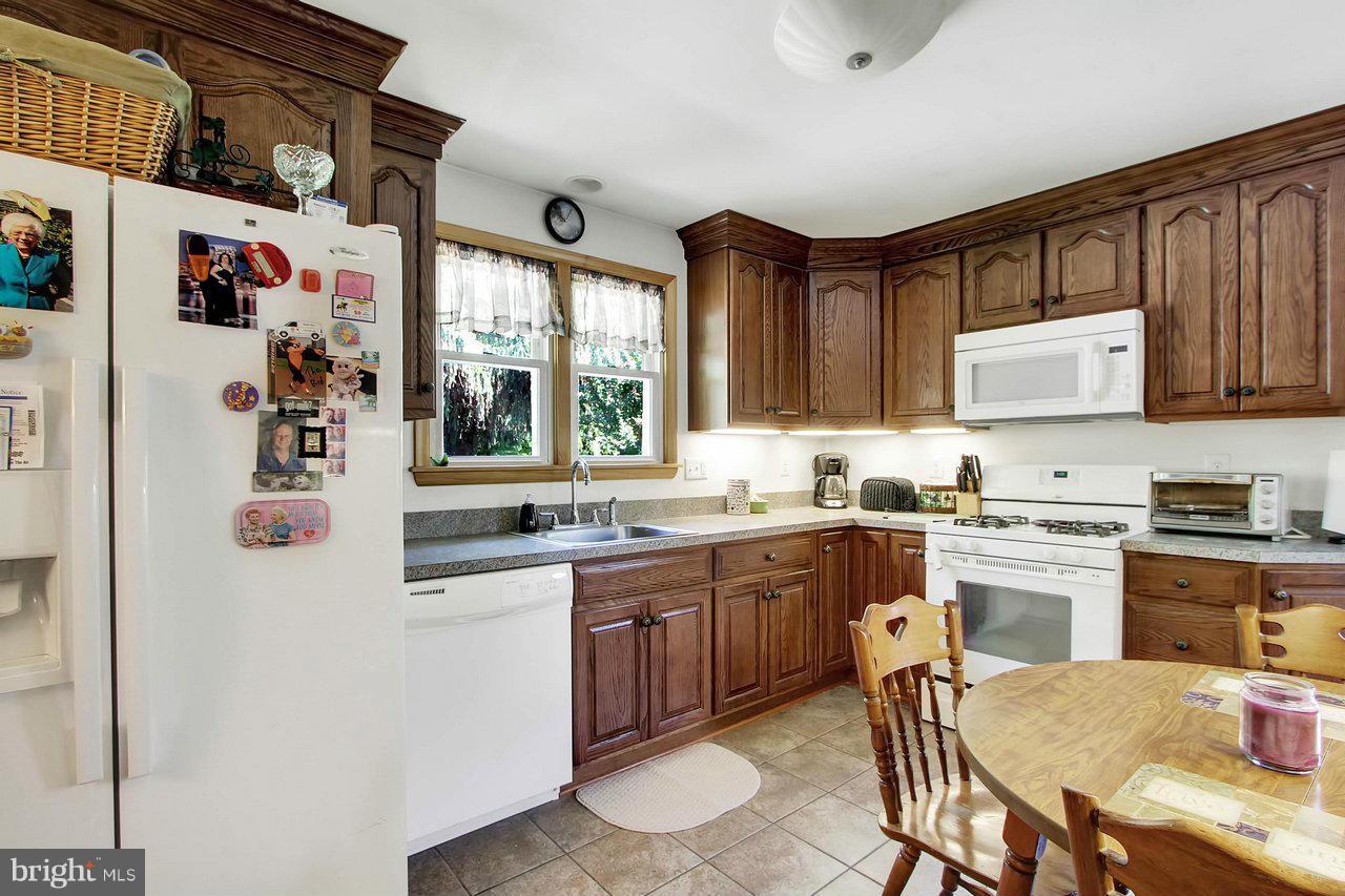 9504 Dawnvale Road Baltimore, MD 21236 - Photo 6 of 28 Kitchen