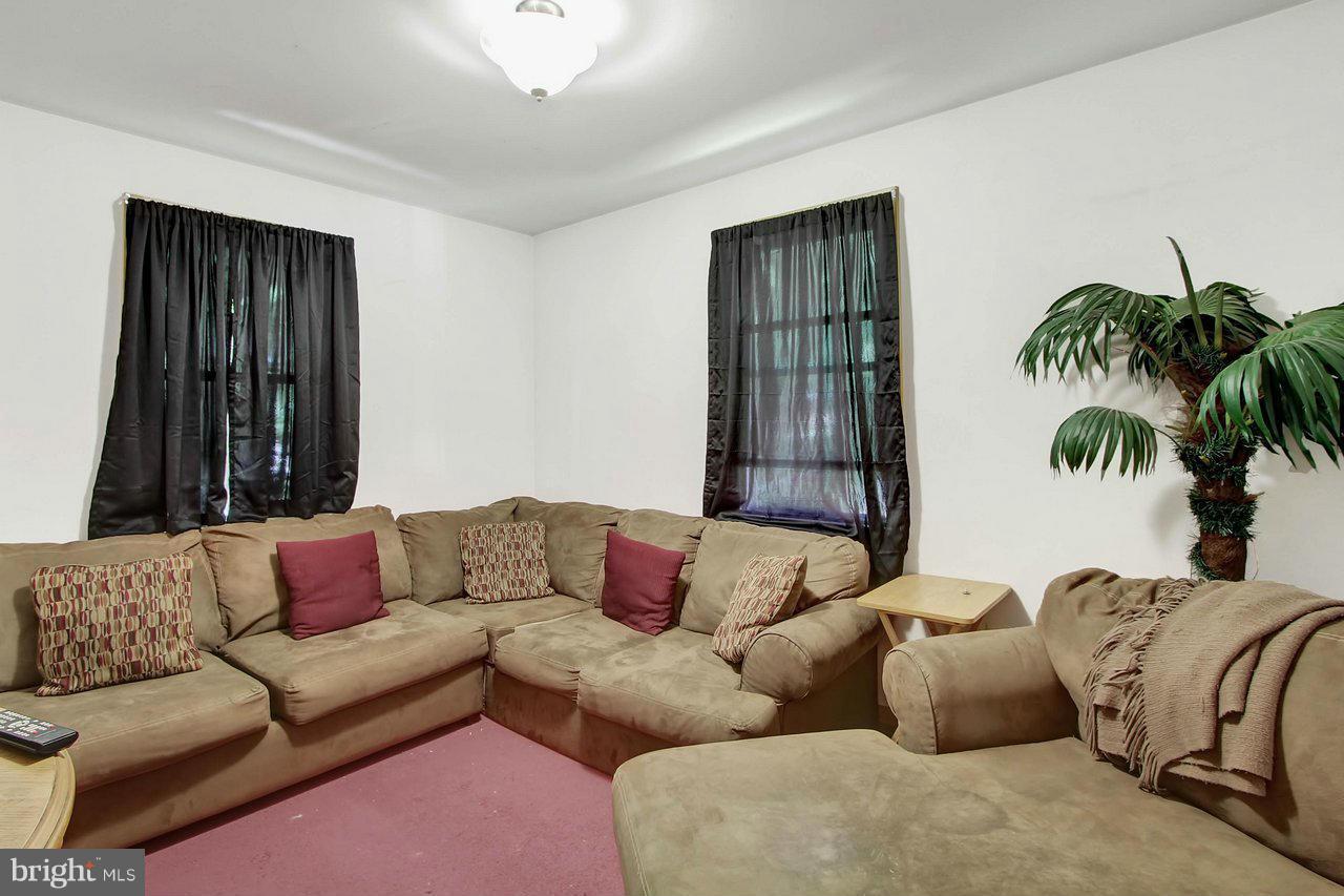 9504 Dawnvale Road Baltimore, MD 21236 - Photo 9 of 28 Family Room