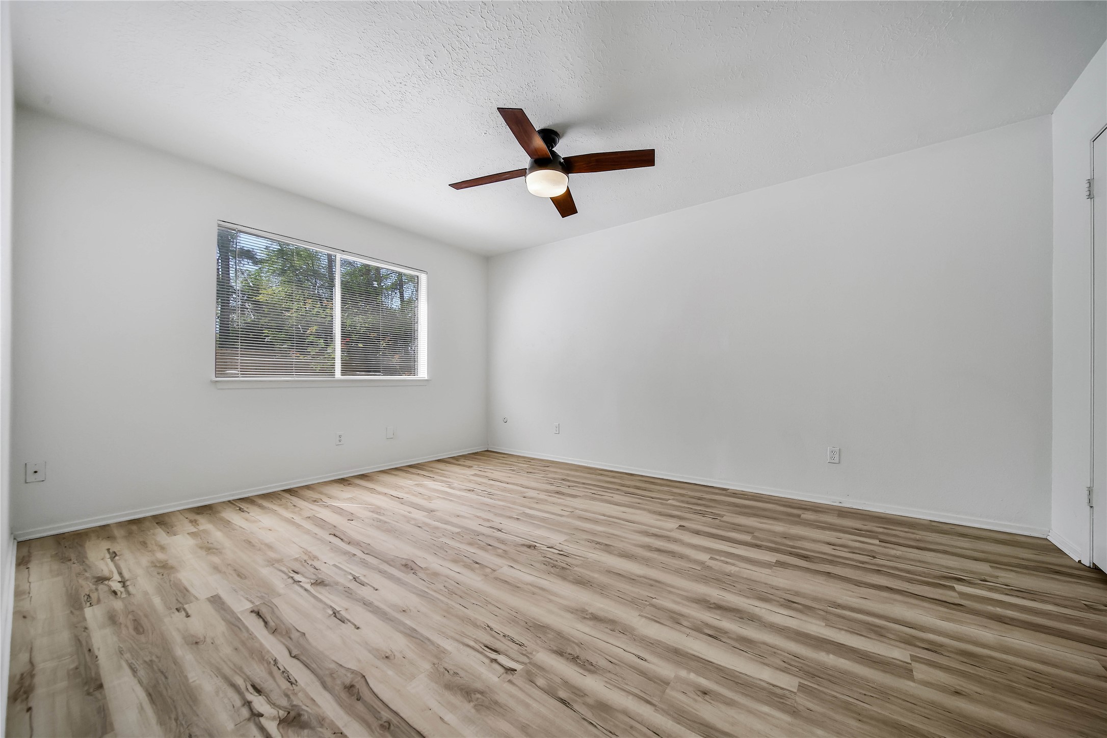 26 Green Field Place Spring, TX 77380 - Photo 11 of 18 Primary Bedroom
