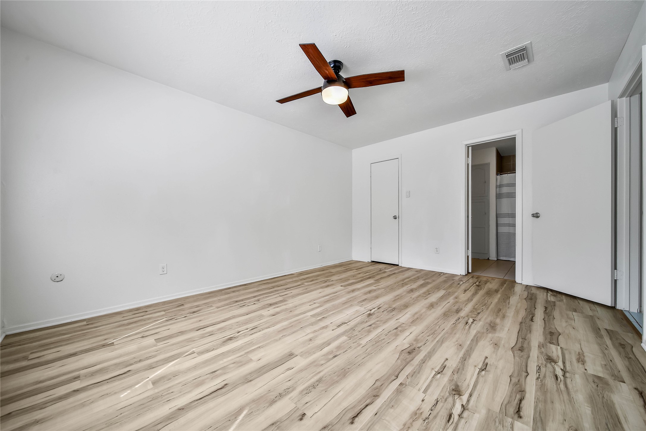 26 Green Field Place Spring, TX 77380 - Photo 12 of 18 Primary Bedroom