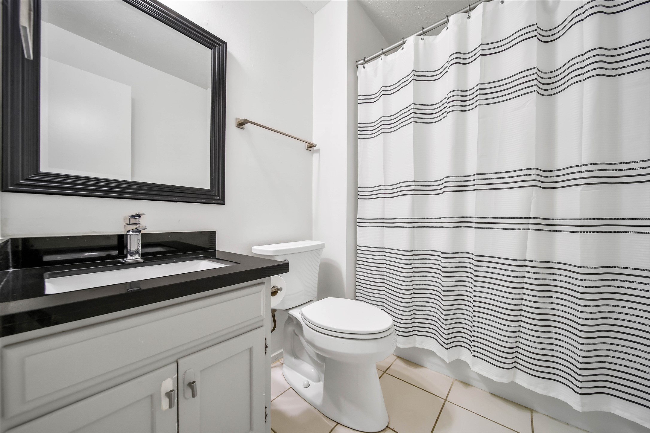 26 Green Field Place Spring, TX 77380 - Photo 16 of 18 Secondary Bath