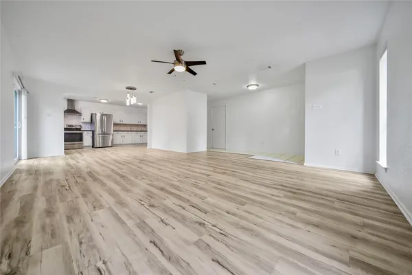 $2,000 | 26 Green Field Place, The Woodlands, TX 77380