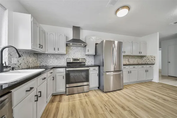 $2,000 | 26 Green Field Place, The Woodlands, TX 77380