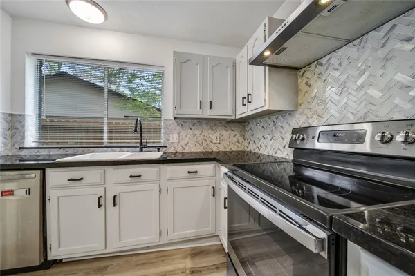 $2,000 | 26 Green Field Place, The Woodlands, TX 77380