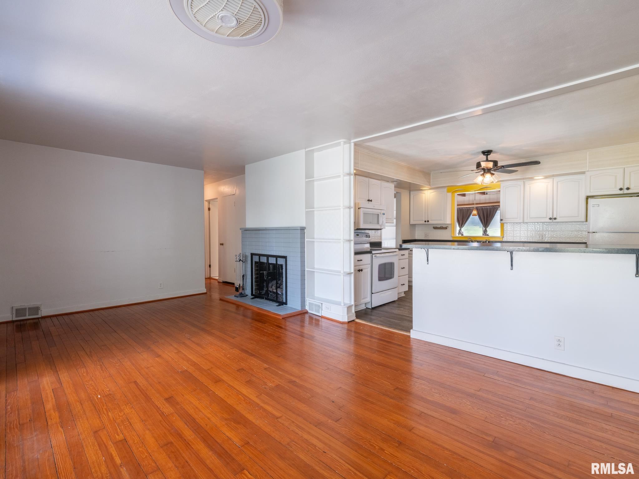316 West Barrington Road Peoria, IL 61614 - Photo 8 of 58 Gallery Image 8