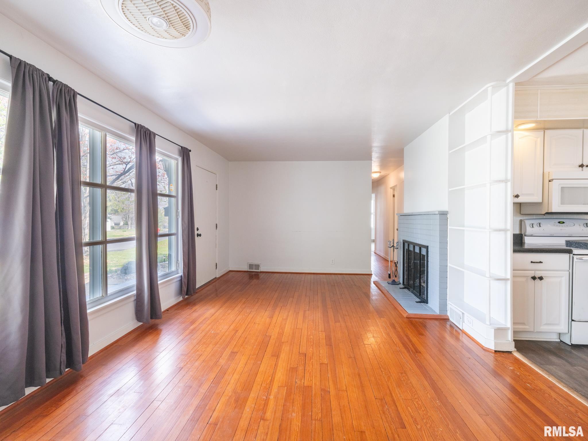 316 West Barrington Road Peoria, IL 61614 - Photo 9 of 58 Gallery Image 9