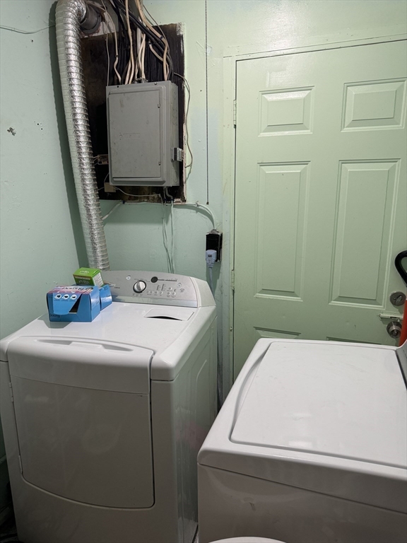 57 Rochford Circle Springfield, MA 01128 - Photo 7 of 25