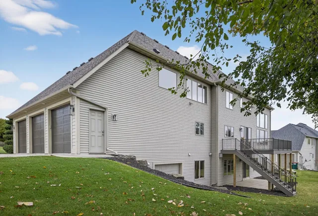 $1,200,000 | 910 Wicklow Lane Southwest, Rochester, MN 55902