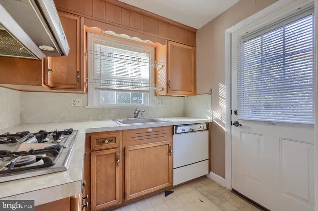 $219,900 | 907 Elm Avenue, Lancaster, PA 17603