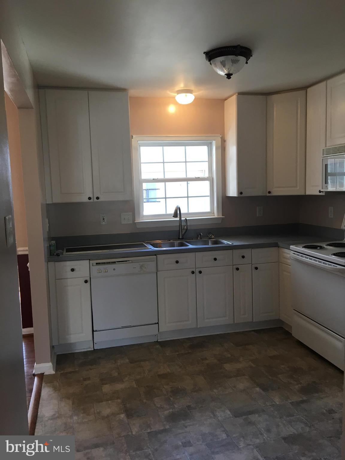 109 Sentry Ridge Smithsburg, MD 21783 - Photo 7 of 24 Kitchen- Bright Kitchen!