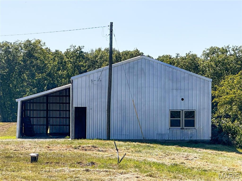 1735 Tickridge Road Elsberry, MO 63343 - Photo 12 of 17