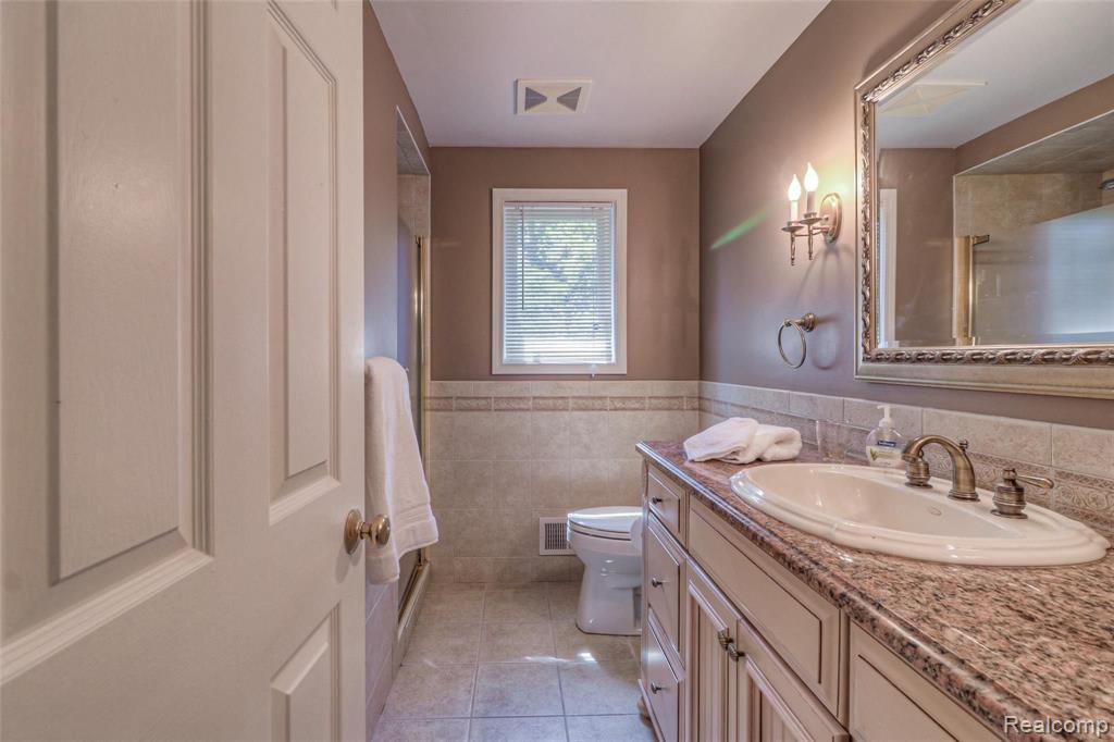 1107 Valley Stream Drive Rochester Hills, MI 48309 - Photo 40 of 50