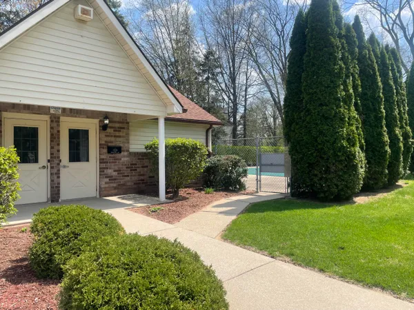 $199,900 | 35815 Hunter Avenue, Westland, MI 48185