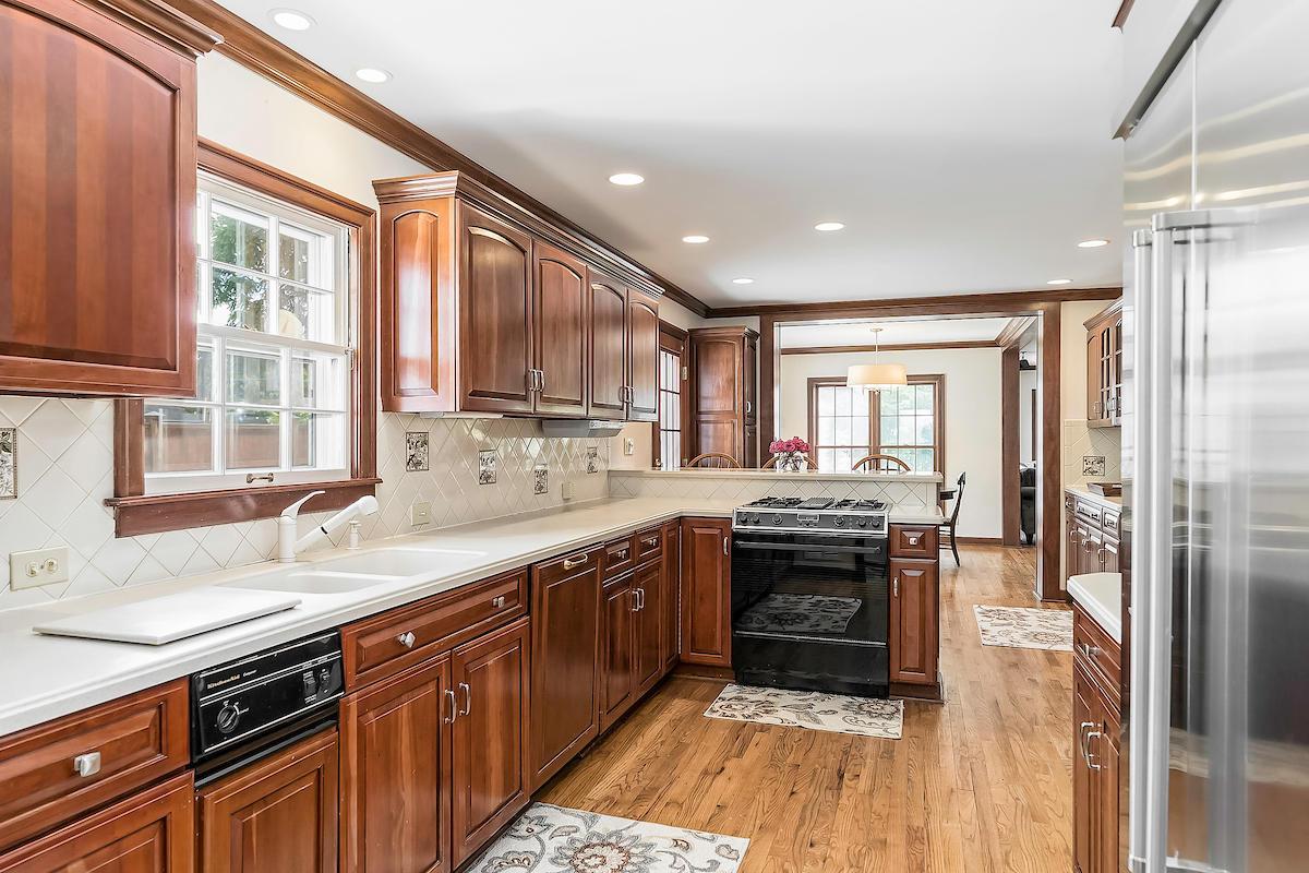 2706 Berwyn Road Columbus, OH 43221 - Photo 13 of 55