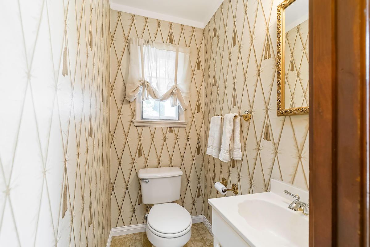 2706 Berwyn Road Columbus, OH 43221 - Photo 23 of 55