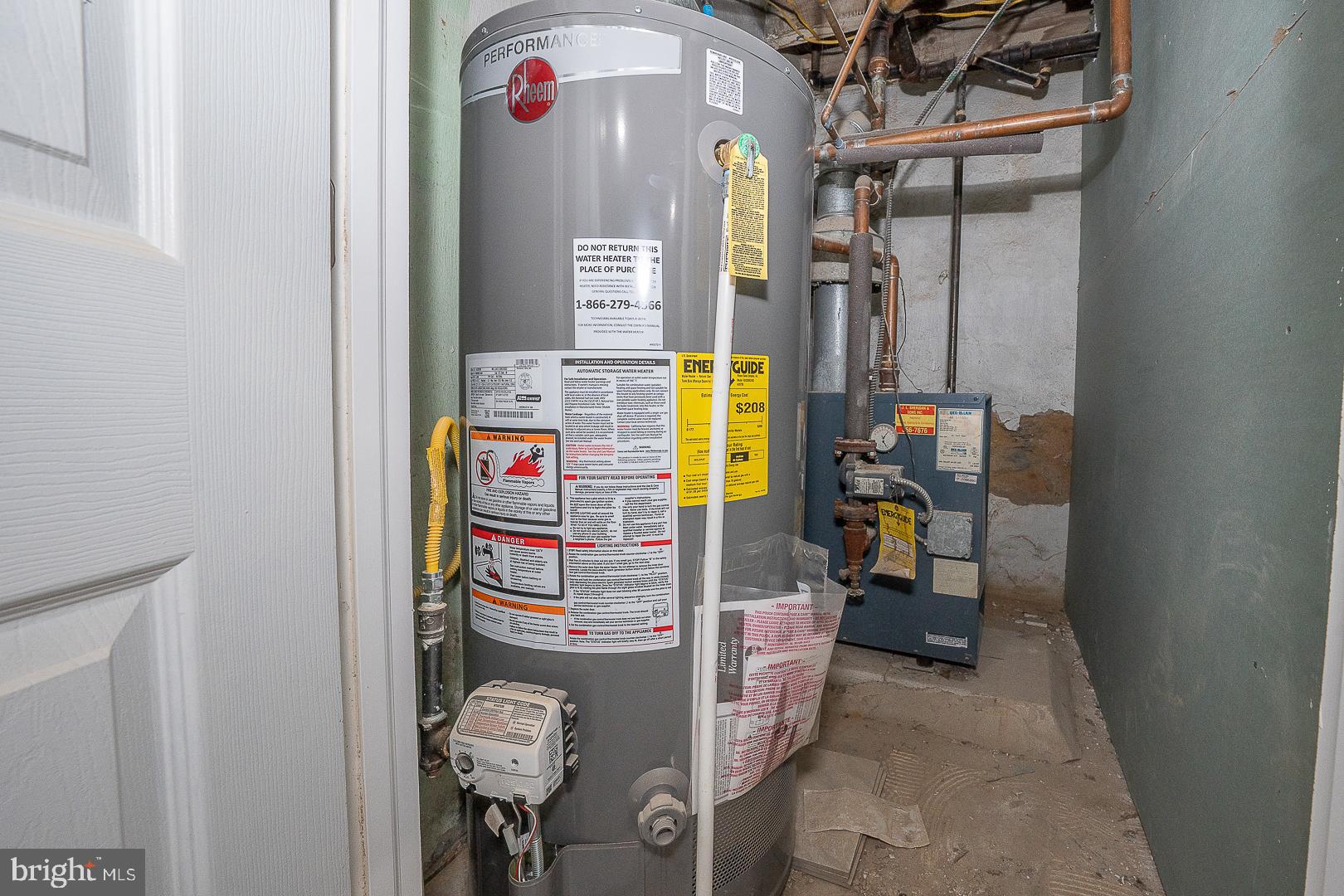232 Copley Road Upper Darby, PA 19082 - Photo 45 of 47 a view of living room
