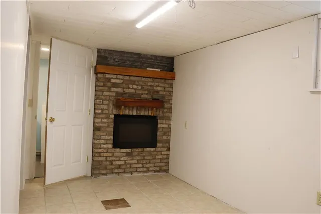 a view of entryway with a hallway