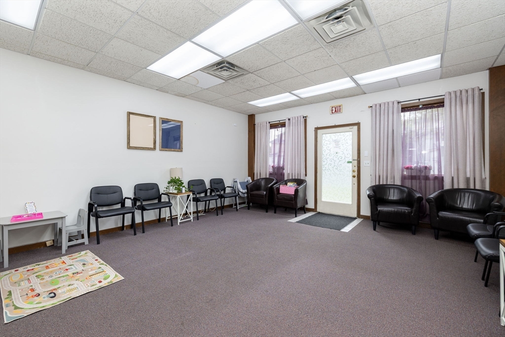 704-708 Sumner Avenue Springfield, MA 01108 - Photo 10 of 40