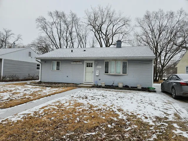 $209,900 | 8129 Wicker Park Drive, Highland, IN 46322