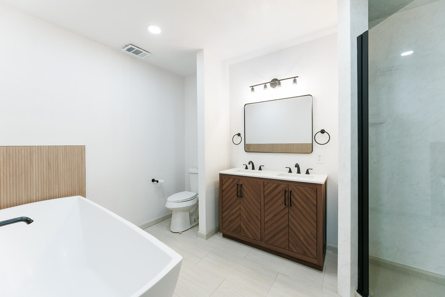 3513 45th Street Lubbock, TX 79413 - Photo 30 of 69 Primary Bathroom