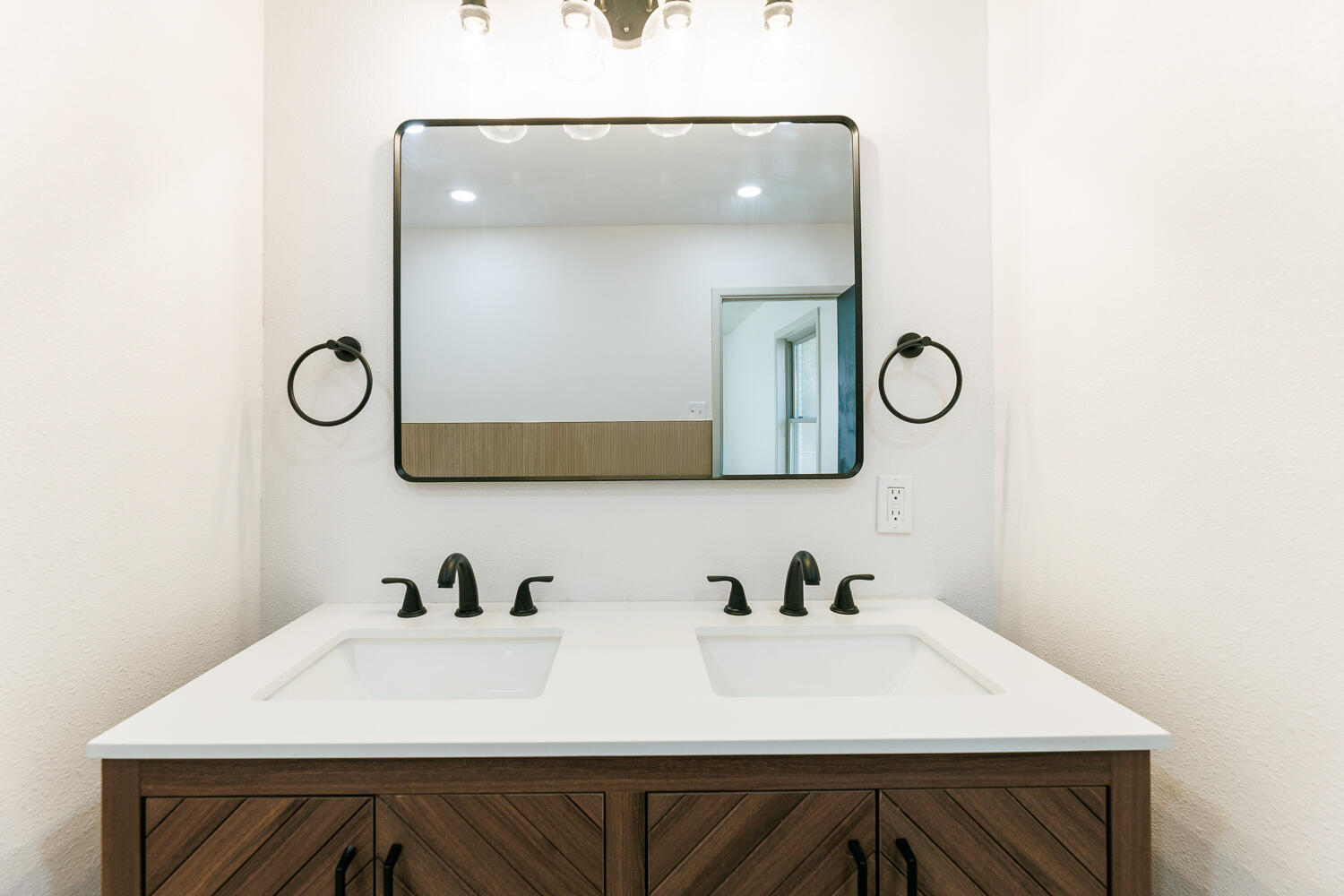 3513 45th Street Lubbock, TX 79413 - Photo 33 of 69 Primary Bathroom