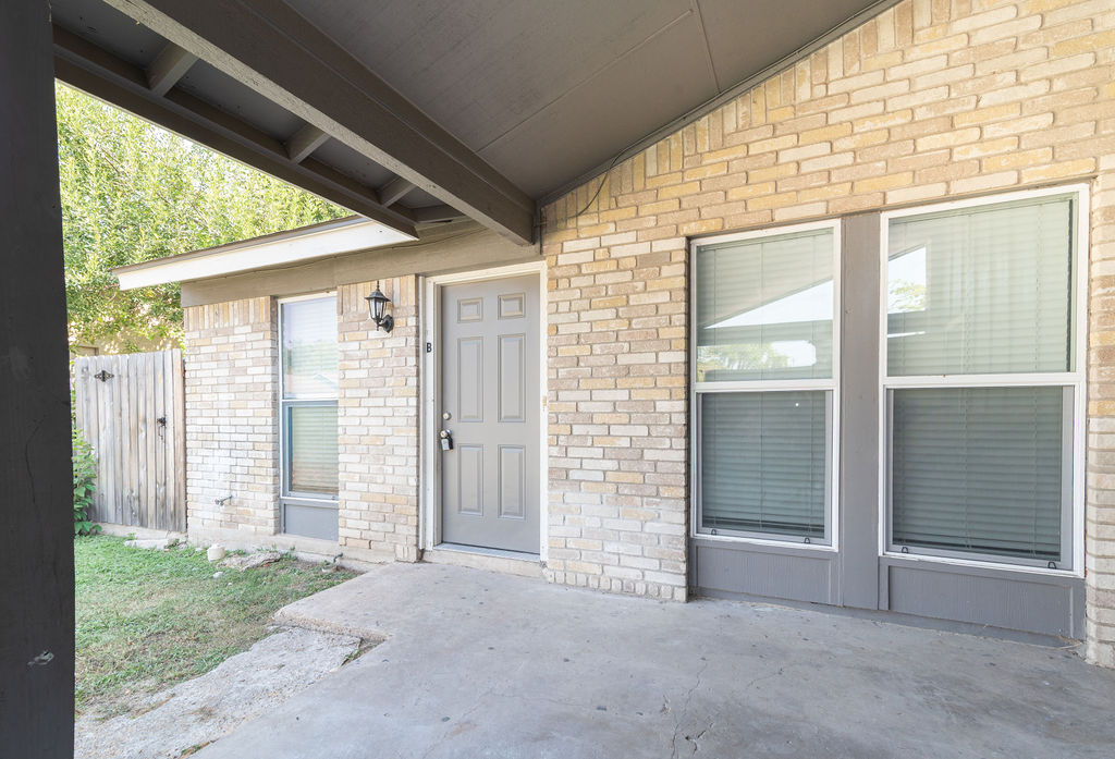 1810 Nicole Circle, Unit B Round Rock, TX 78664 - Photo 26 of 30 a view of backyard with green space