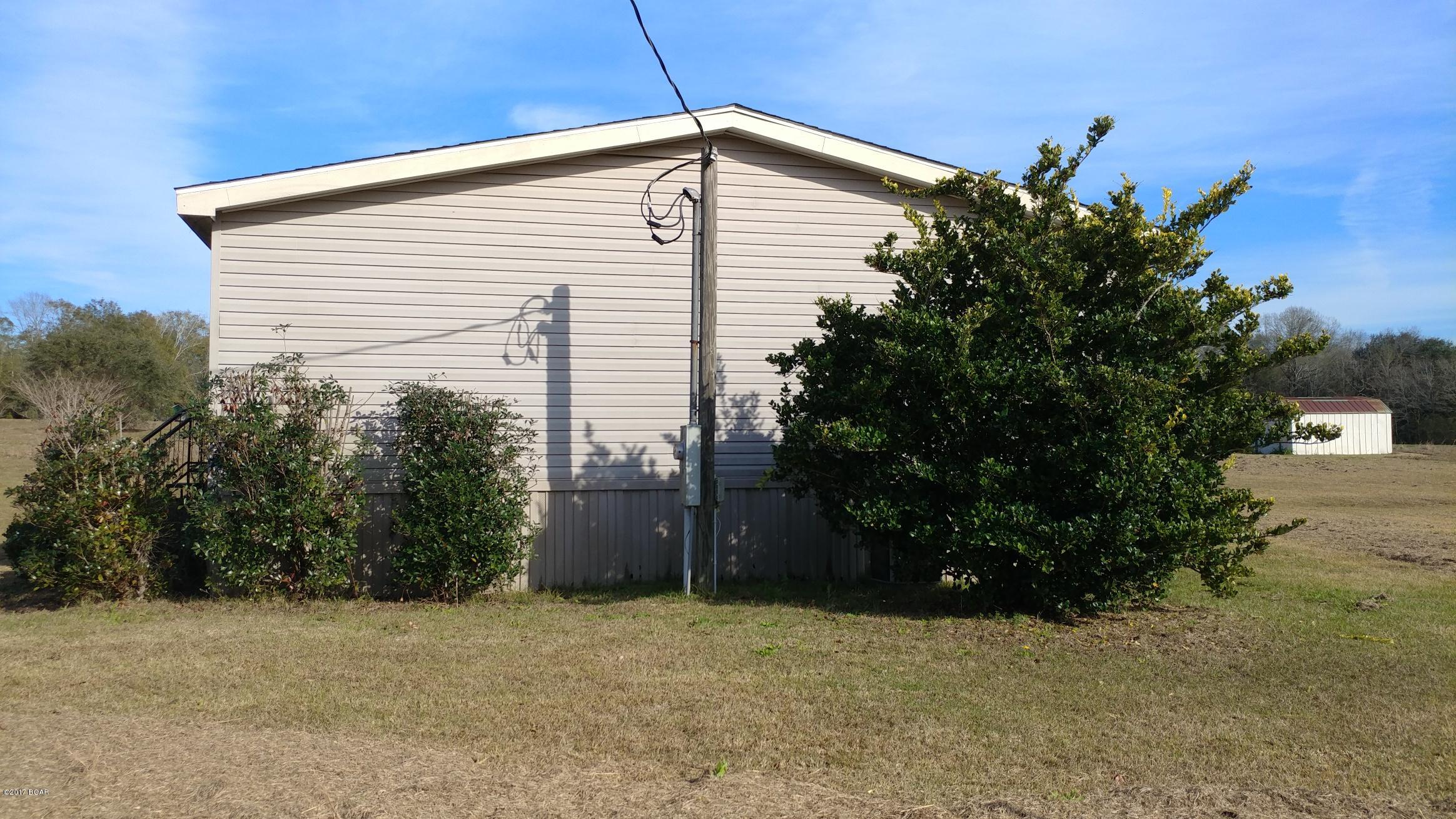 1429 Walker Road Graceville, FL 32440 - Photo 4 of 19 Gallery Image 4